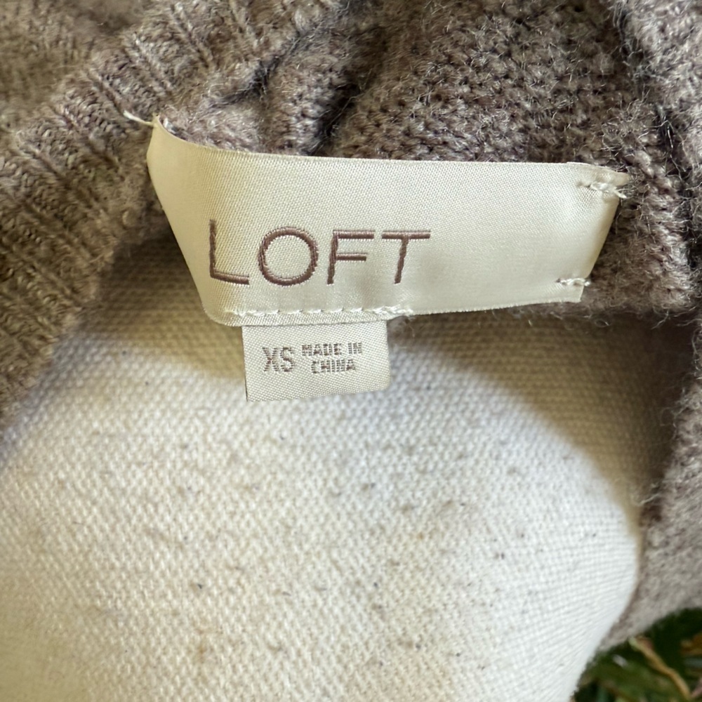 LOFT ladies gray with pearl accessory long sleeves sweater XS - Picture 7 of 14